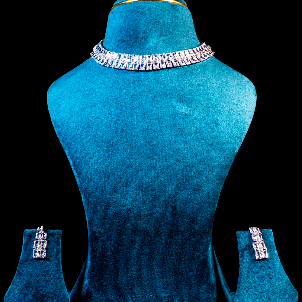 AD Choker – Classic White Radiance