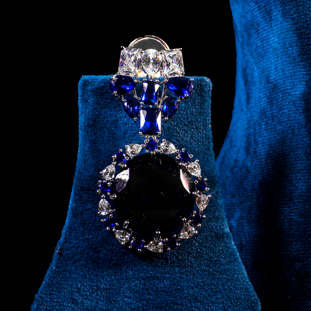 AD Necklace – Sparkling Blue Elegance - Image 3