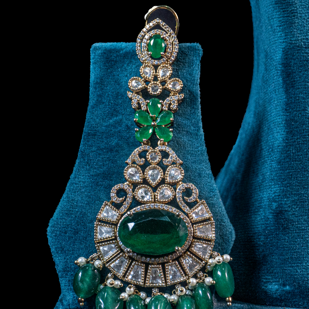 Kundan Dhulan Set – Royal Green Bridal Grandeur - Image 3