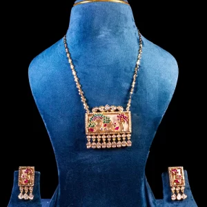 Mother Pearl Chain Set – Graceful Elegance in Pearls