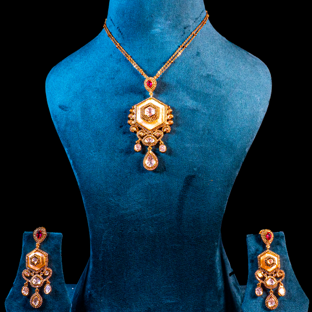 Mother Pearl Chain Set – Grace in White Elegance