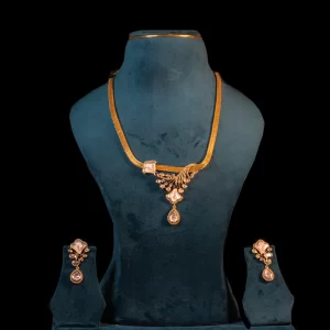 Mother Pearl Choker – Classic Beauty with Modern Grace