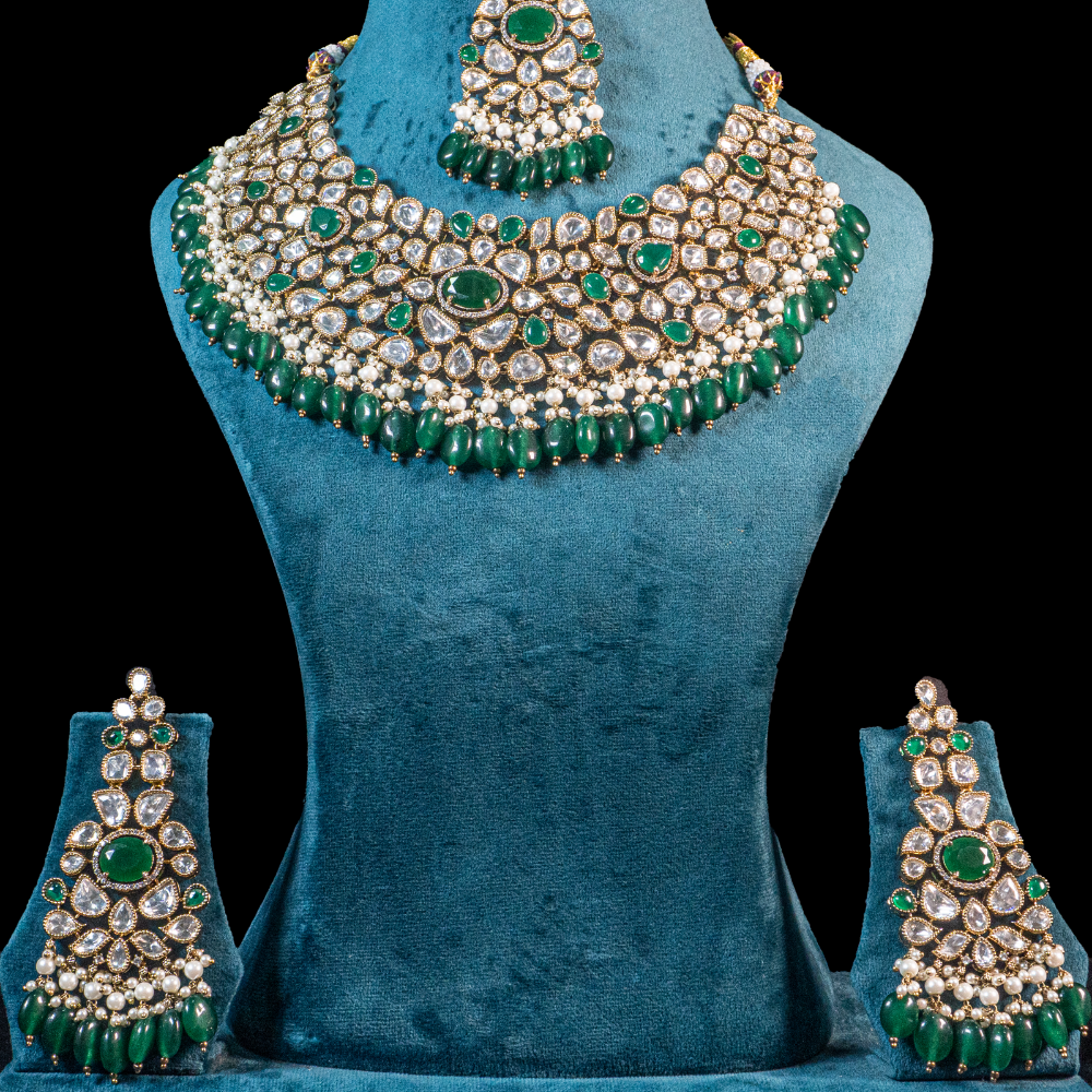 Mozonite Necklace – Sparkling Green Elegance