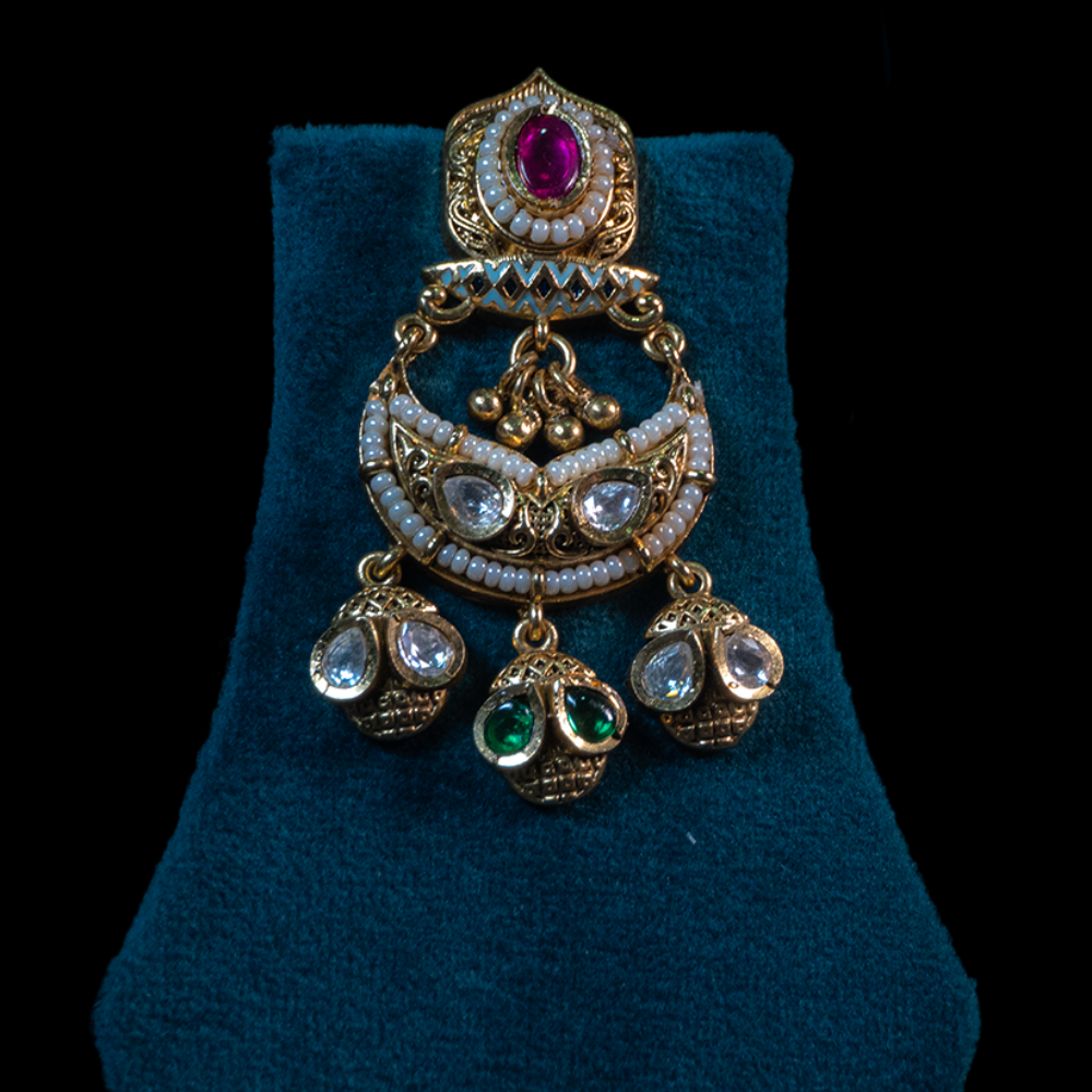 Pearl Kundan Choker Set – Timeless Elegance with Regal Charm - Image 2